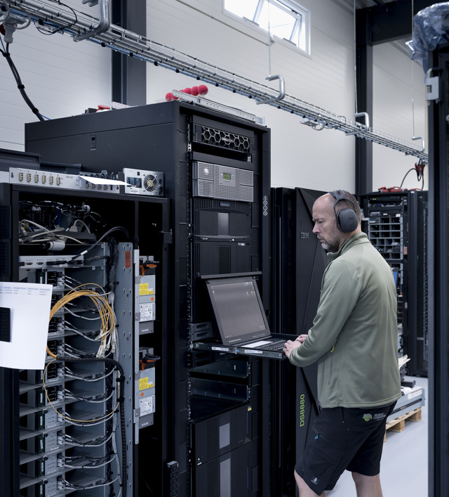 Technician testing the datacenter storage equipment in the technical department